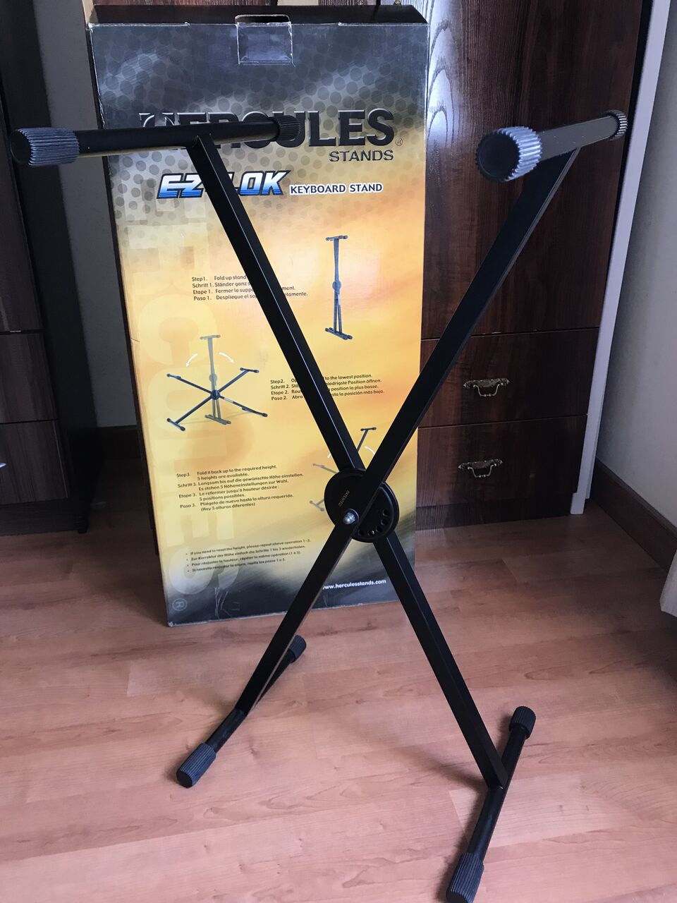 East Riffa, Musical Instruments, BHD 15,  Hercules EZ Lock Keyboard Stand