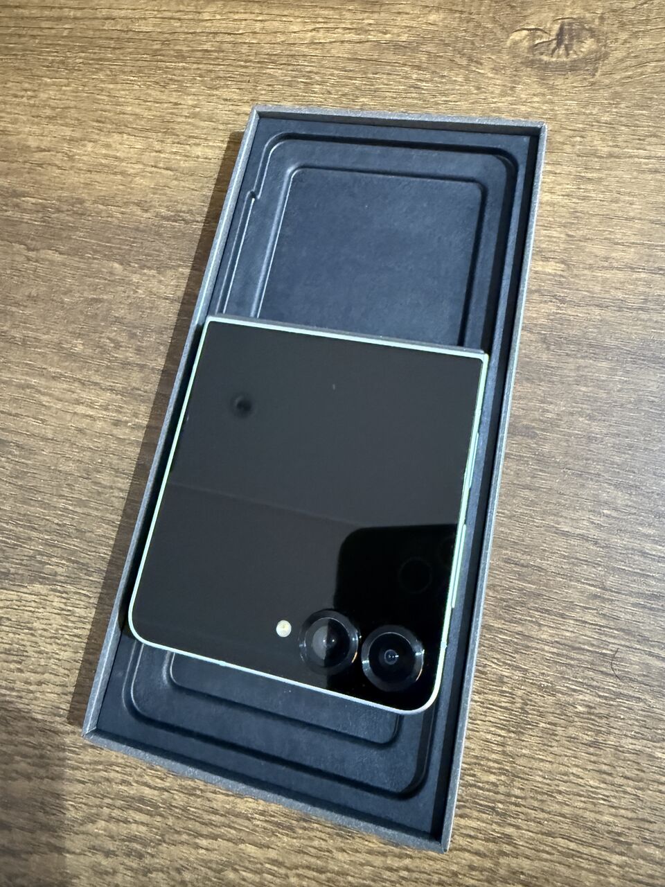 Al Malaz, Electronics, SAR 3200,  Samsung Galaxy Z Flip 7 &mdash; 256GB | Mint Color | Mint Condition