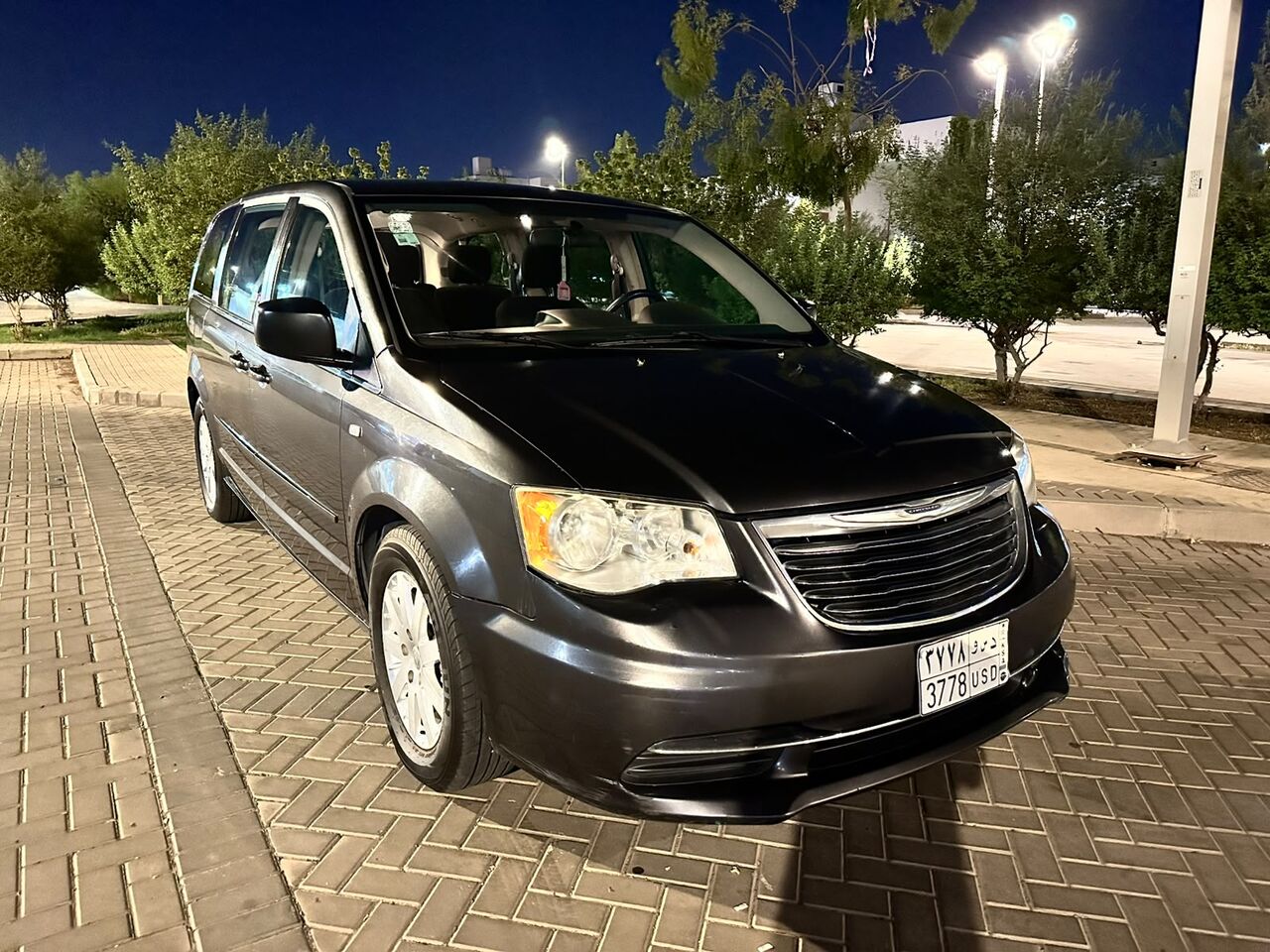 Riyadh, Vehicles, Cars & Trucks , SAR 30000,  Chrysler Grand Voyager,  2016,  Automatic,  156000 KM,    (Half Full Option) ✅ Second Owner ✅ Genuine Agency Vehicle