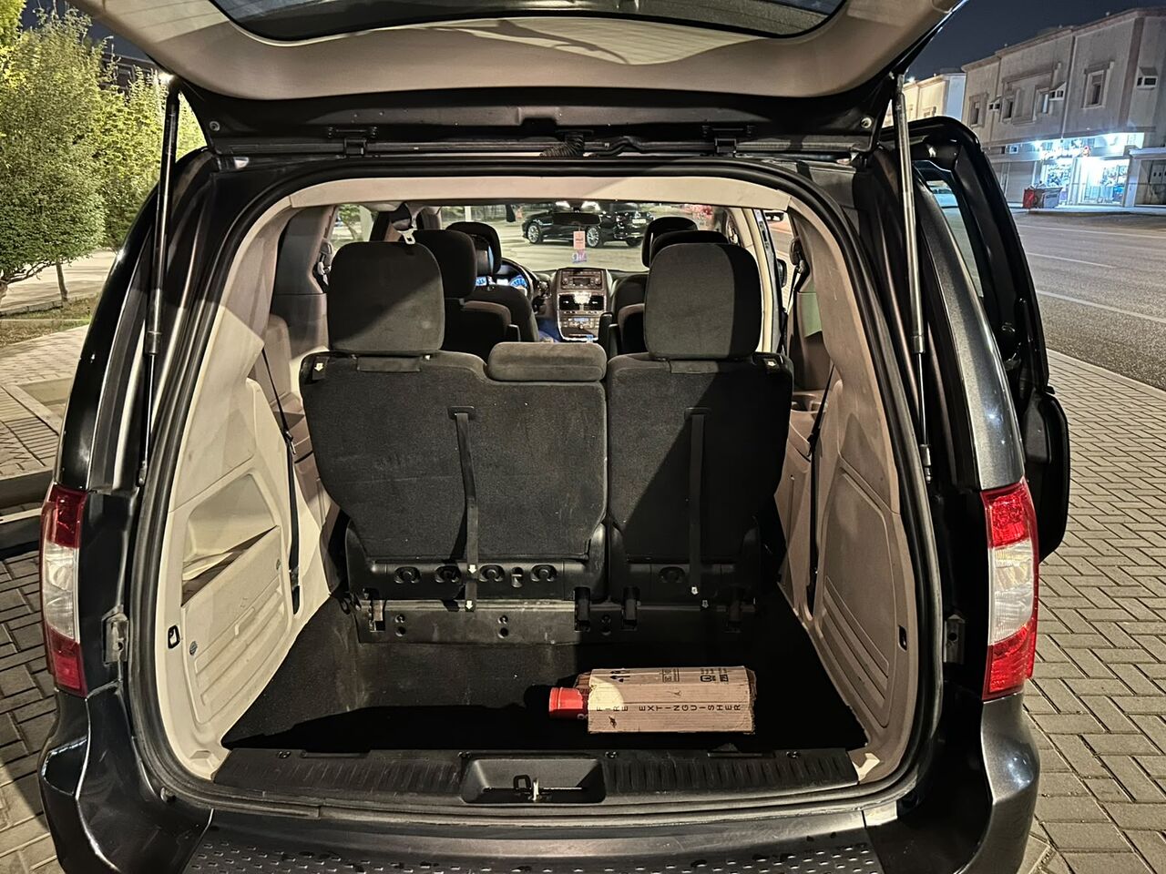Riyadh, Vehicles, Cars & Trucks , SAR 30000,  Chrysler Grand Voyager,  2016,  Automatic,  156000 KM,    (Half Full Option) ✅ Second Owner ✅ Genuine Agency Vehicle