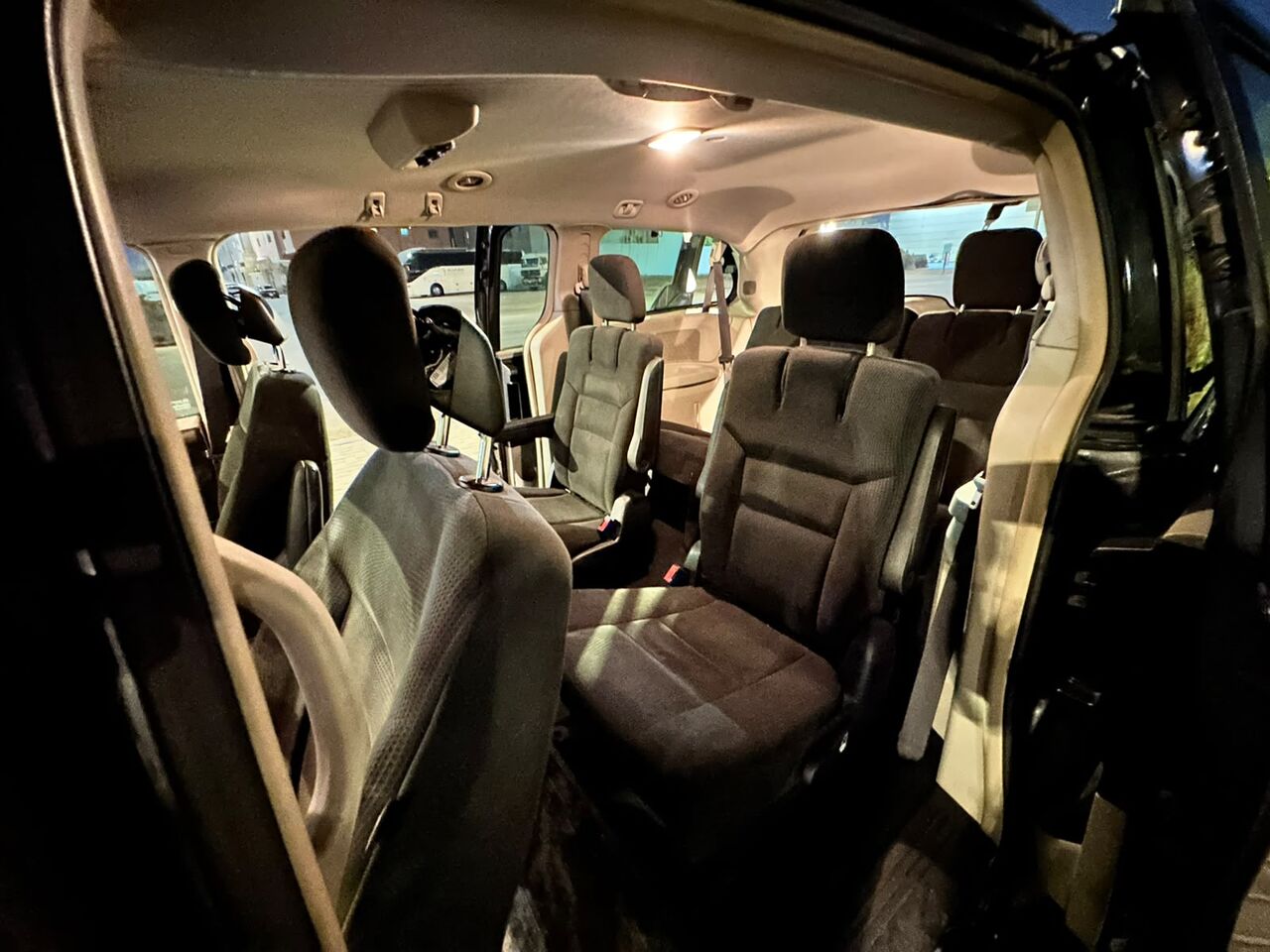 Riyadh, Vehicles, Cars & Trucks , SAR 30000,  Chrysler Grand Voyager,  2016,  Automatic,  156000 KM,    (Half Full Option) ✅ Second Owner ✅ Genuine Agency Vehicle