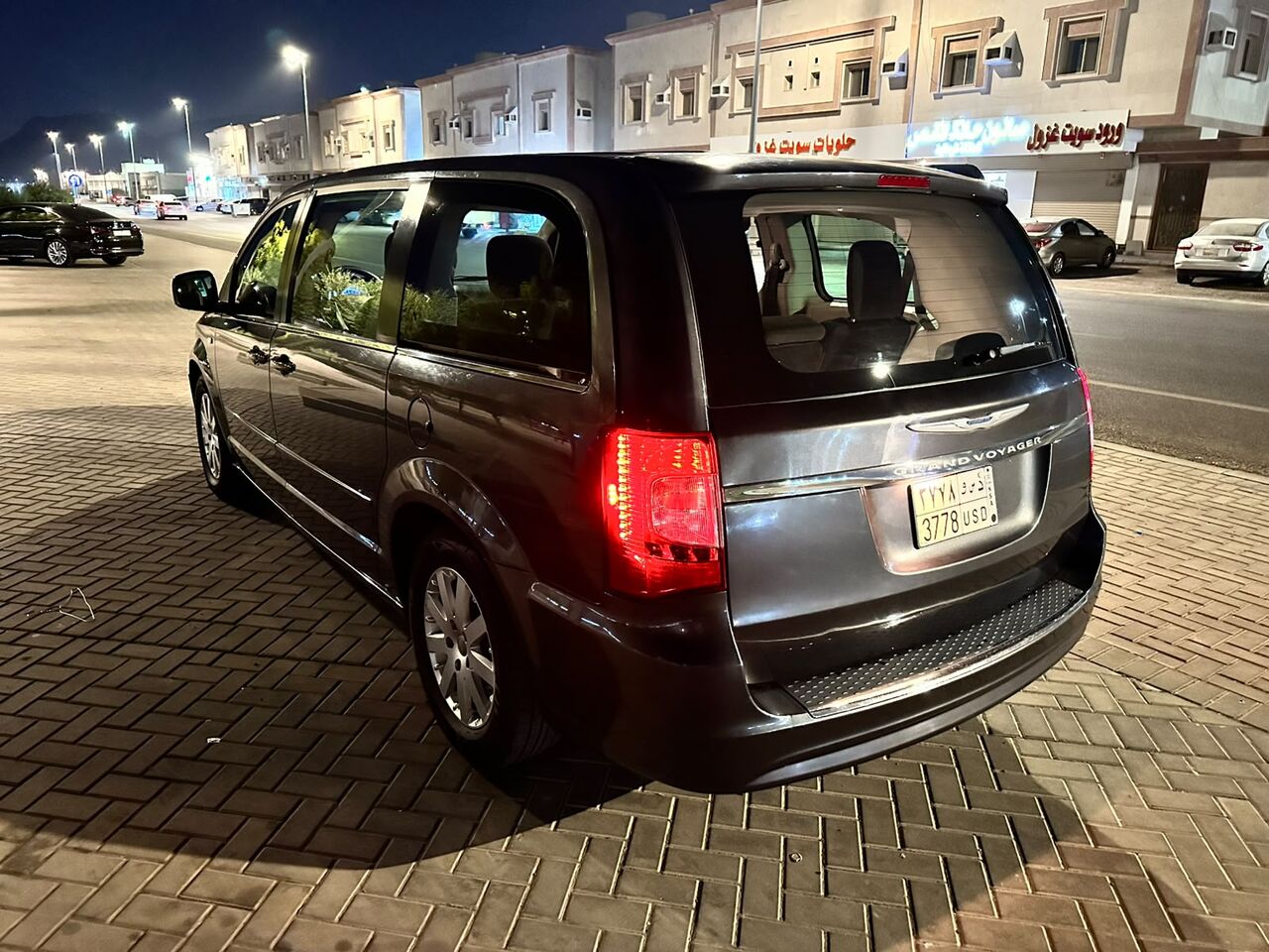 Riyadh, Vehicles, Cars & Trucks , SAR 30000,  Chrysler Grand Voyager,  2016,  Automatic,  156000 KM,    (Half Full Option) ✅ Second Owner ✅ Genuine Agency Vehicle