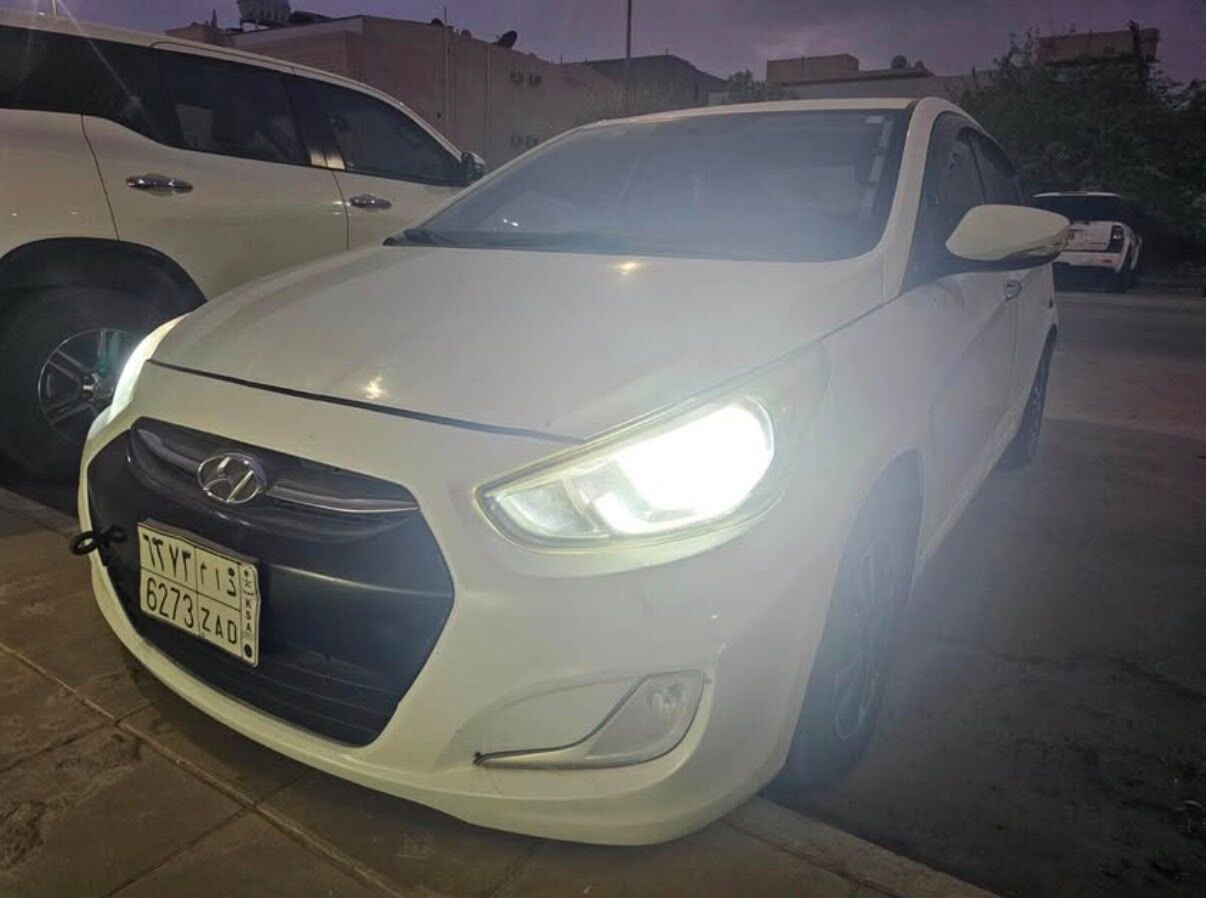 Riyadh, Vehicles, Cars & Trucks , SAR 19500,  2017,  2017,  Automatic,  304000 KM,  For Sale:  Hyundai Accent, White Exterior, With 304,000 Km On The Odometer.