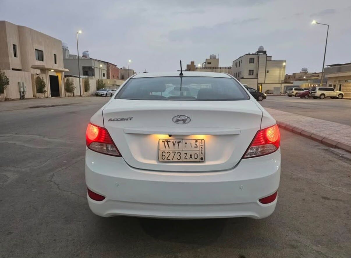 Riyadh, Vehicles, Cars & Trucks , SAR 19500,  2017,  2017,  Automatic,  304000 KM,  For Sale:  Hyundai Accent, White Exterior, With 304,000 Km On The Odometer.