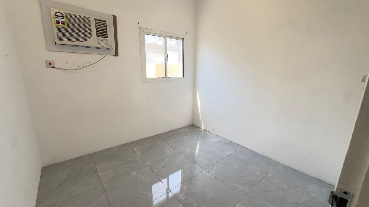 Manama, Apartments, Flats, Houses & Villas, BHD 170/month,  2 BR,  𝐇𝐨𝐨𝐫𝐚:- 2𝐁𝐑 𝐔𝐧𝐟𝐮𝐫𝐧𝐢𝐬𝐡𝐞𝐝 𝐅𝐥𝐚𝐭 𝐨𝐧 