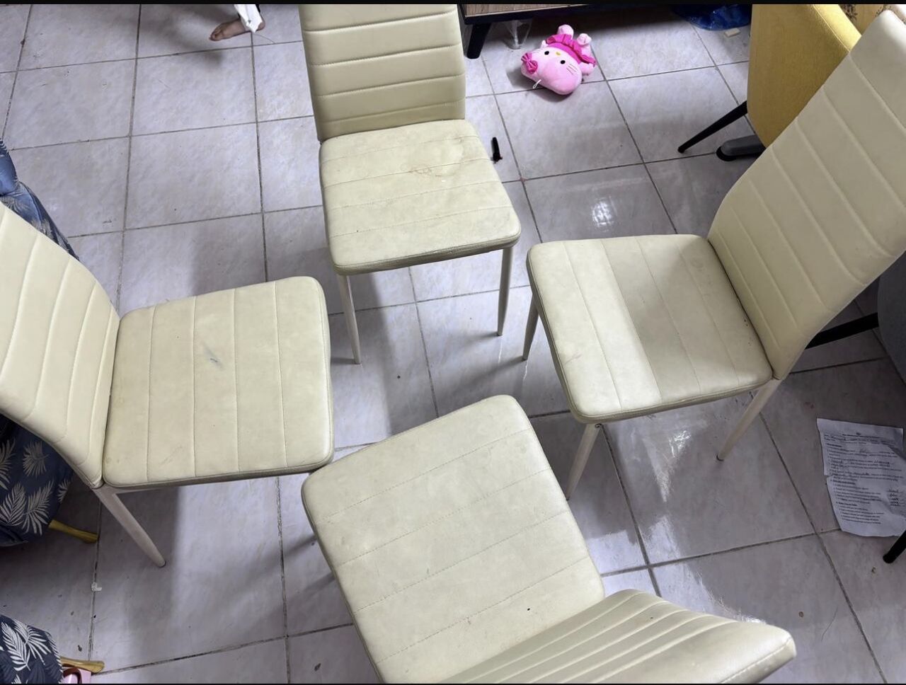 Al Malaz, Furniture, SAR 350,  Glass Dining Table With Four Chairs
