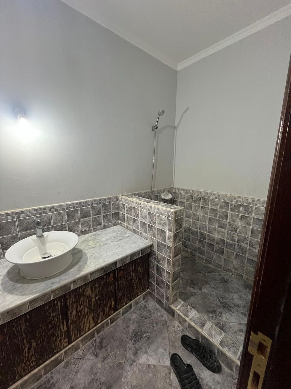 Riffa, Apartments, Flats, Houses & Villas, BHD 150/month,  3 BR,  Villa 2 Floor Portion For Rent