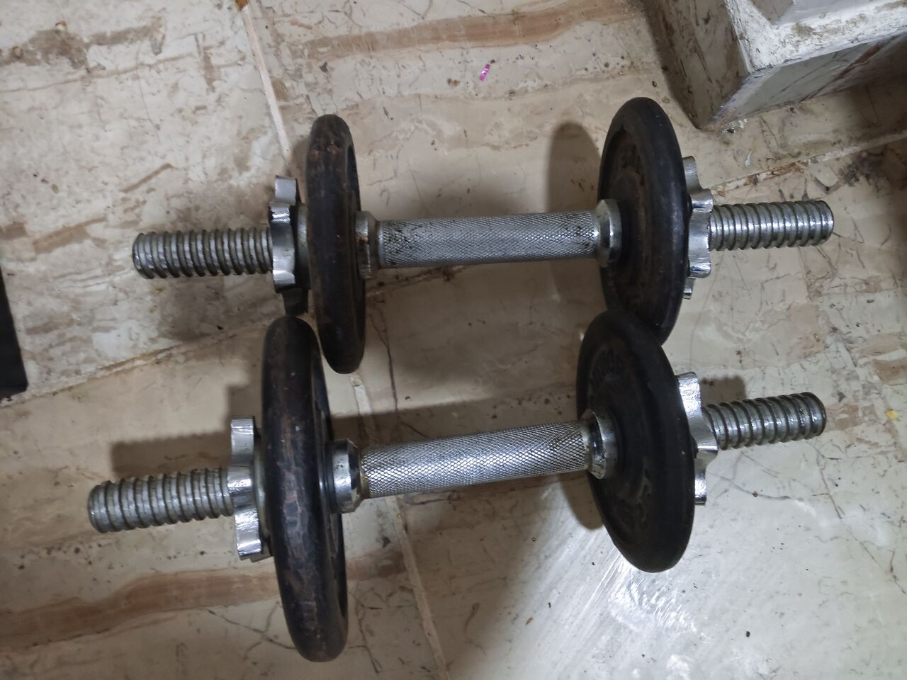 Al Thuqbah, Appliances, SAR 350,  Complete Cast Iron Home Gym Set- Barbell Bar, Dumbbell, Adjustable Bench Press And Weights