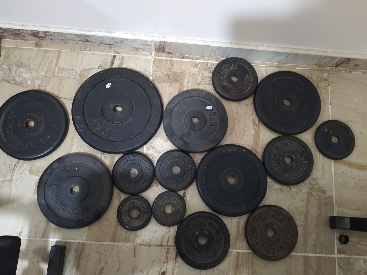 Al Thuqbah, Appliances, SAR 350,  Complete Cast Iron Home Gym Set- Barbell Bar, Dumbbell, Adjustable Bench Press And Weights