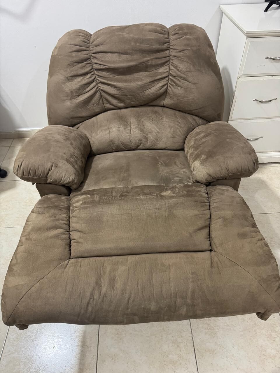 Dammam, Household Items, SAR 215,  Recliner Chair Good Condition (sofa) -215