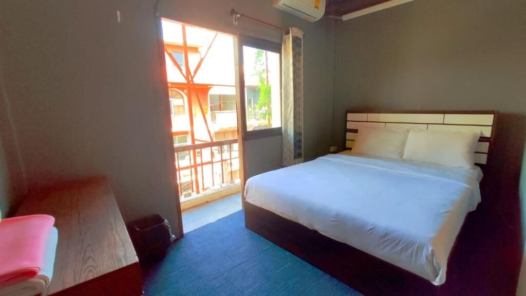 Bangkok, Buildings, THB 1250000,  560 Sq. Meter,  HOSTEL + 14 BUDGET ROOMS Take Over In Triple A Location !