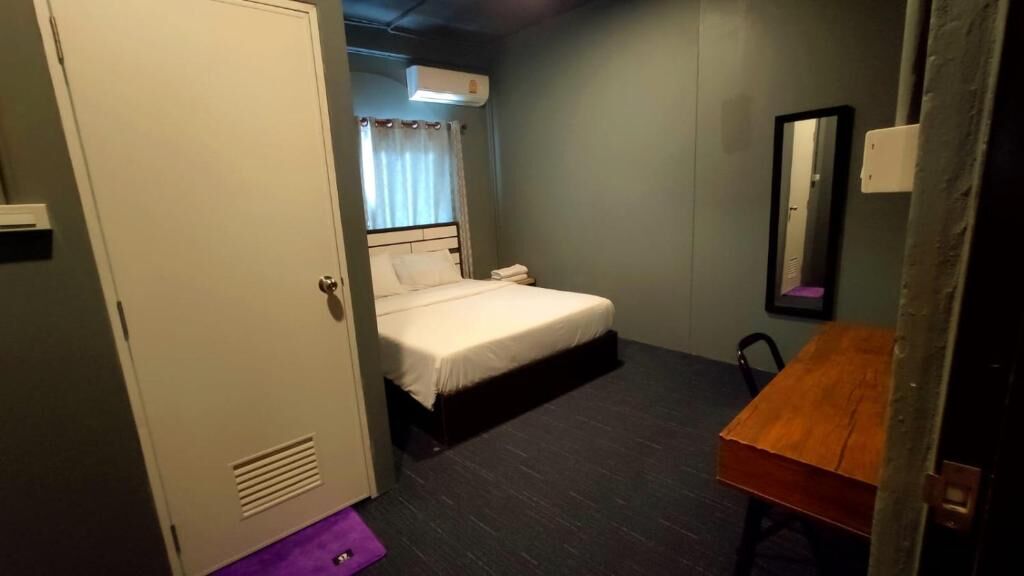 Bangkok, Buildings, THB 1250000,  560 Sq. Meter,  HOSTEL + 14 BUDGET ROOMS Take Over In Triple A Location !
