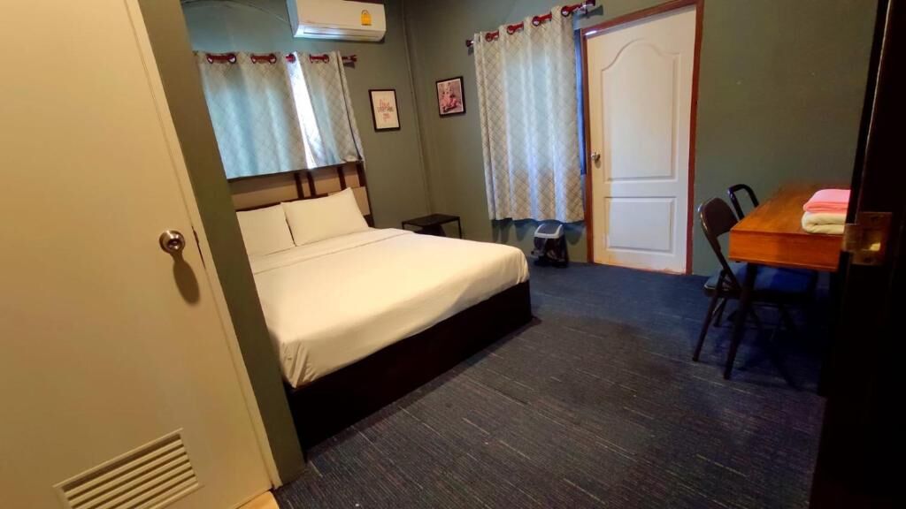 Bangkok, Buildings, THB 1250000,  560 Sq. Meter,  HOSTEL + 14 BUDGET ROOMS Take Over In Triple A Location !