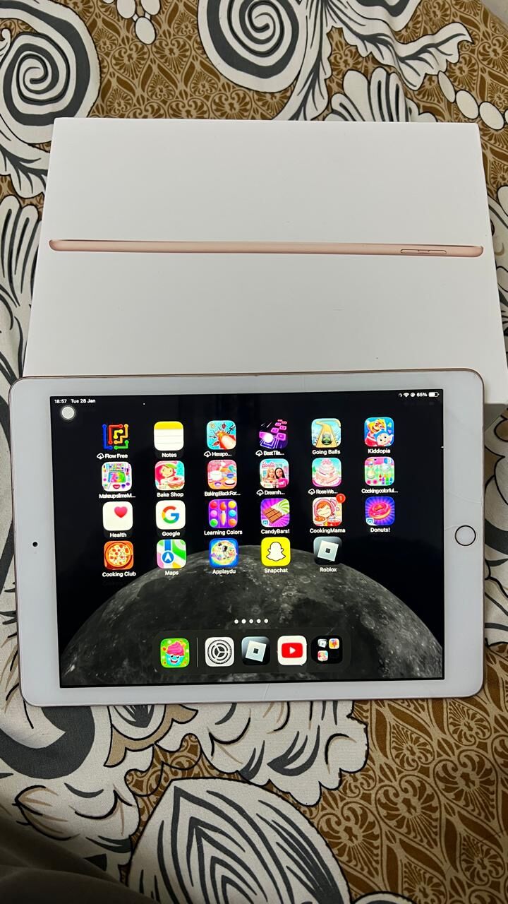 Riyadh, Mobile Phones, SAR 500,  Apple  IPad 6 Gen  9.7 Inch 32gb 100 % Original Condition - A