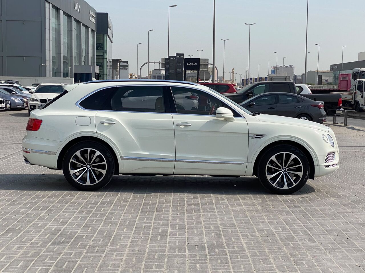 Manama, Vehicles, Cars & Trucks , BHD 21900,  Bentley Bentayga,  2017,  Automatic,  126200 KM,    (White)