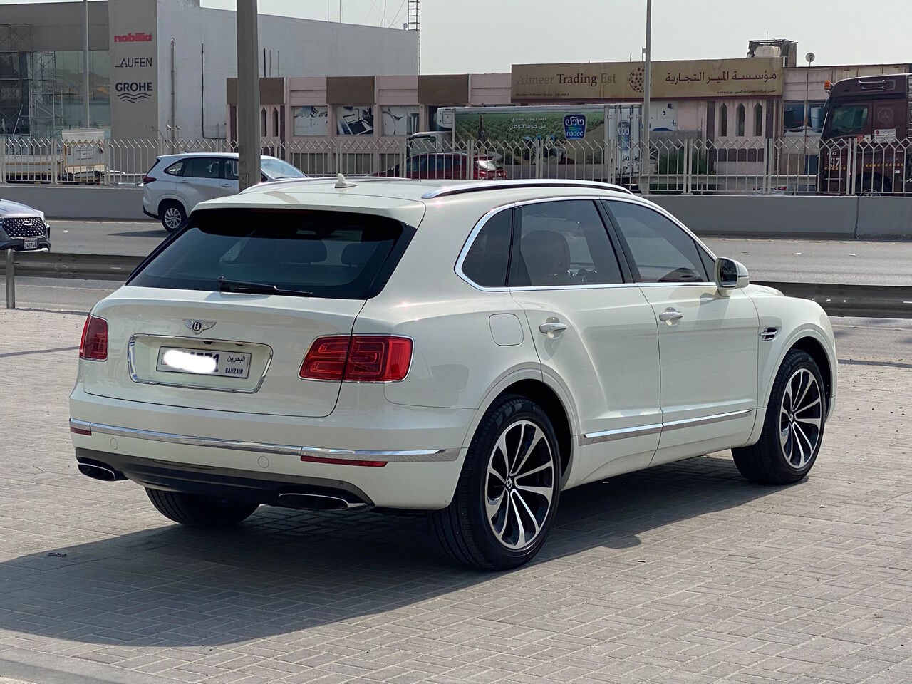Manama, Vehicles, Cars & Trucks , BHD 21900,  Bentley Bentayga,  2017,  Automatic,  126200 KM,    (White)