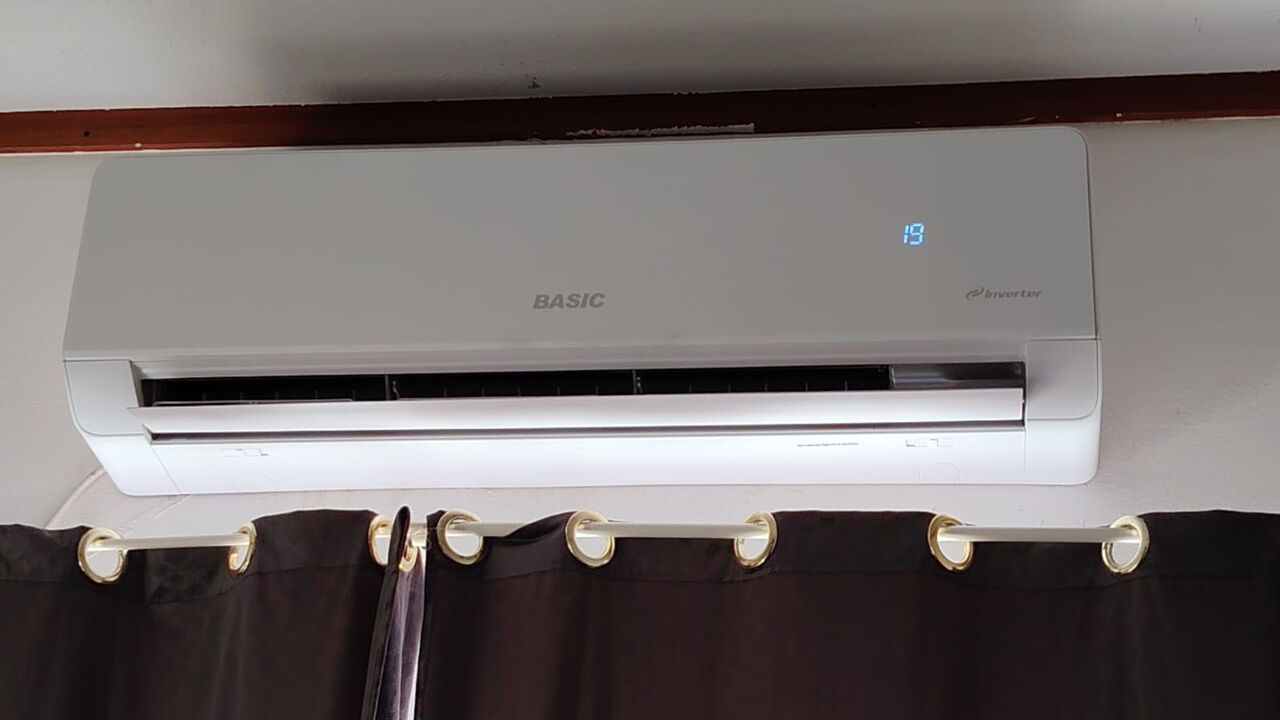 Dammam, Air Conditioners, SAR 2400,  FOR SALE: BASIC 2 Ton Inverter Split Air Conditioner