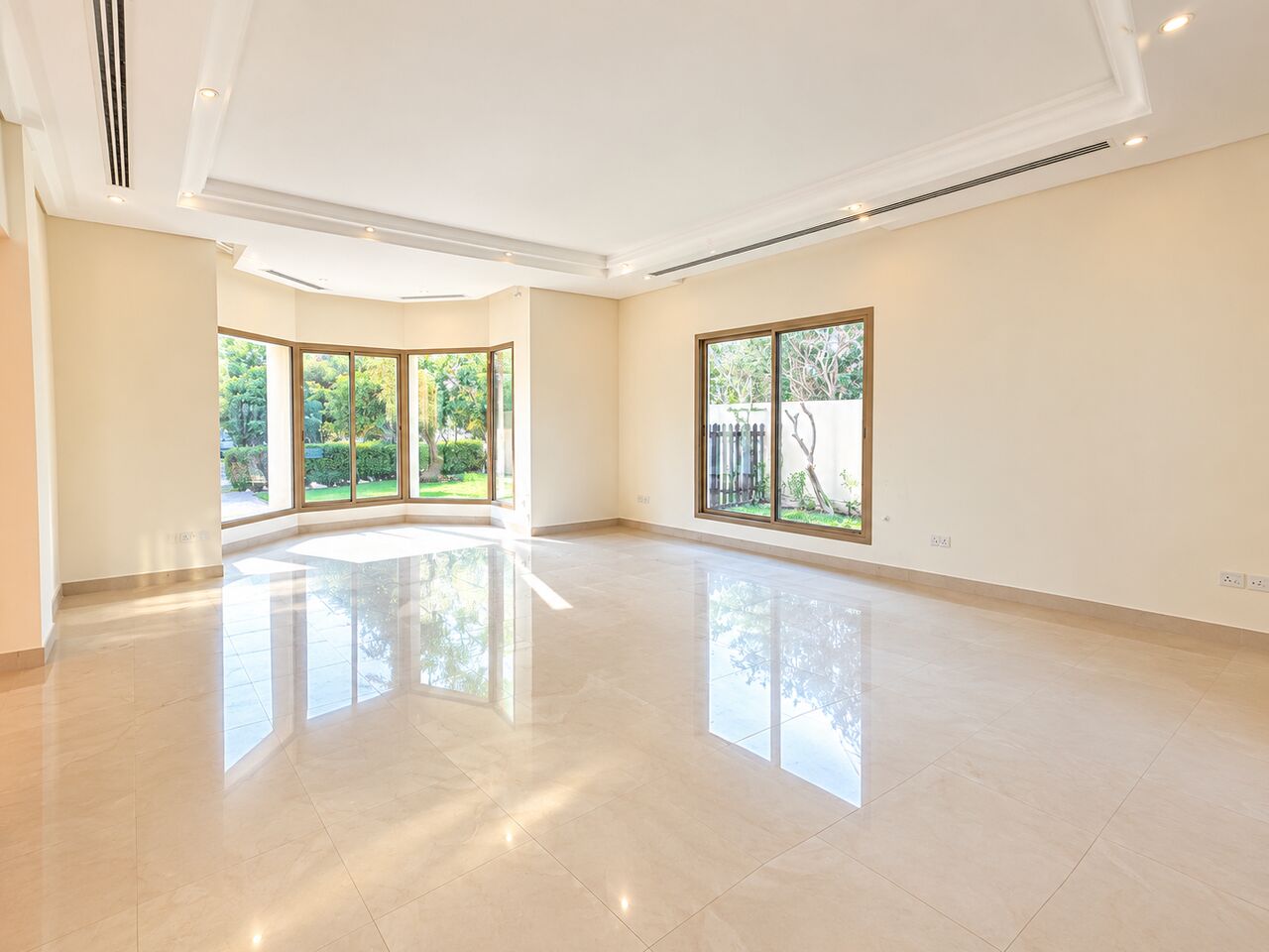 Saar, Villas, BHD 1900,  Furnished,  490 Sq. Meter,  Spacious 4BR Villa | Private Pool & Garden | Compound Amenities