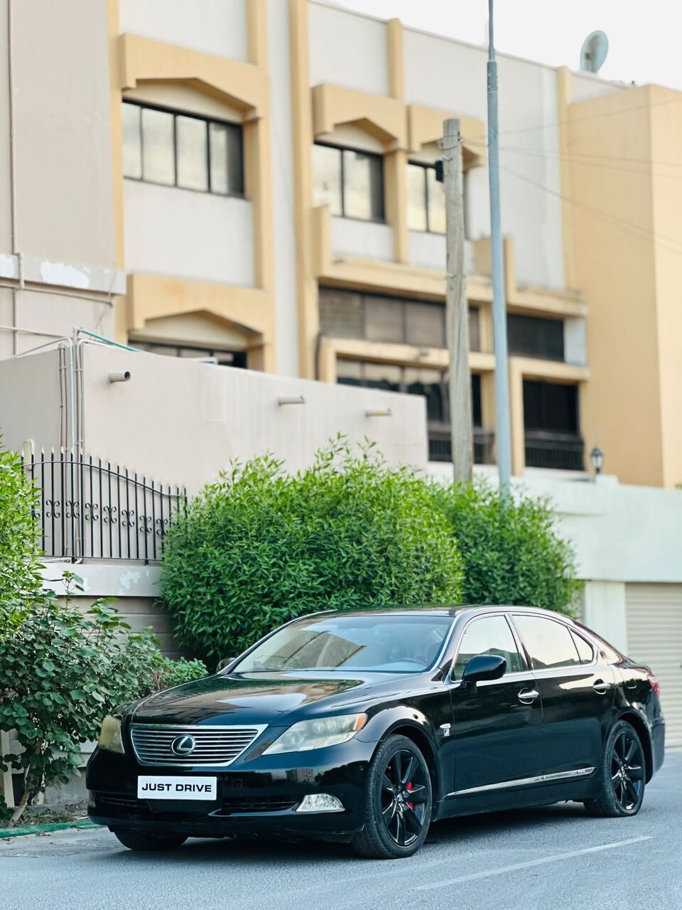 Segaya, Vehicles, Cars & Trucks , BHD 1950,  Lexus LS 460,  2009,  Automatic,  130000 KM,  LEXUS LS460  MODEL FULLY LOADED ZERO ACCIDENT CAR CALL OR WHATSAPP ON 35400768