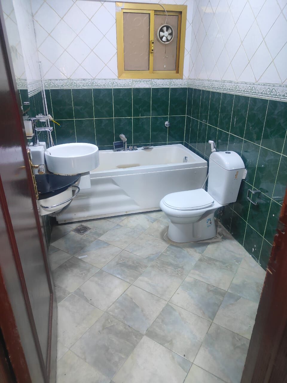 Jeddah, Bedspace For Rent, SAR 1200/month,  Furnished,  5 BR,  Semi Furnished Rooms Availabe For Rent( Working Bachelors)