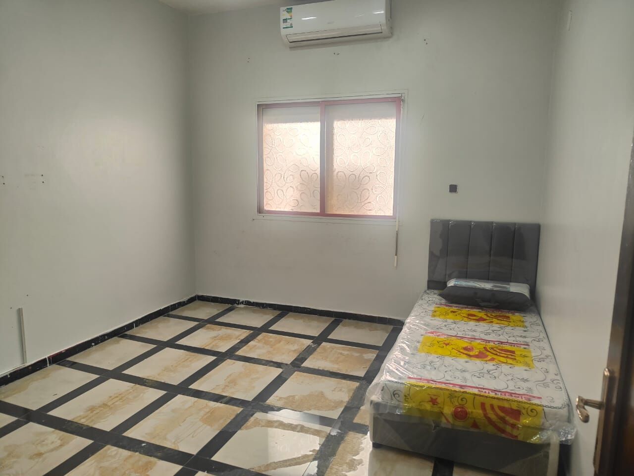 Jeddah, Bedspace For Rent, SAR 1200/month,  Furnished,  5 BR,  Semi Furnished Rooms Availabe For Rent( Working Bachelors)