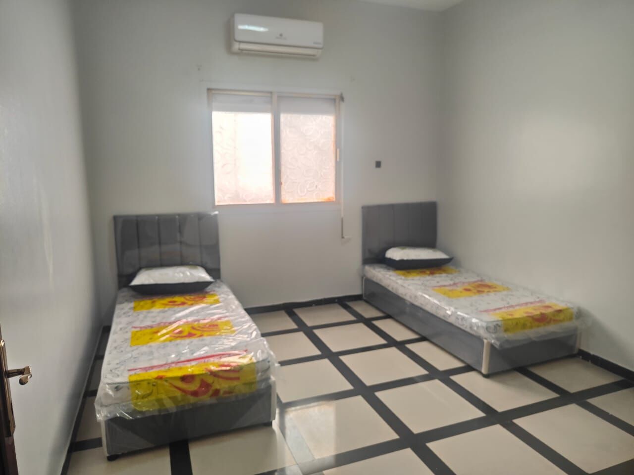 Jeddah, Bedspace For Rent, SAR 1200/month,  Furnished,  5 BR,  Semi Furnished Rooms Availabe For Rent( Working Bachelors)