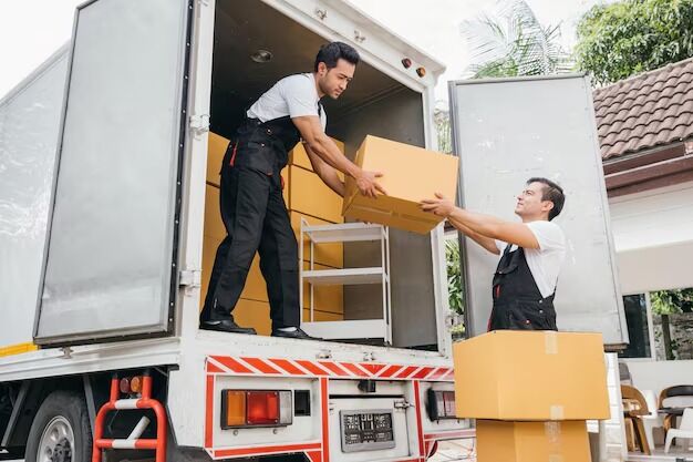 Dubai, Logistics, How Can A Moving Company In Dubai Help With International Shipping
