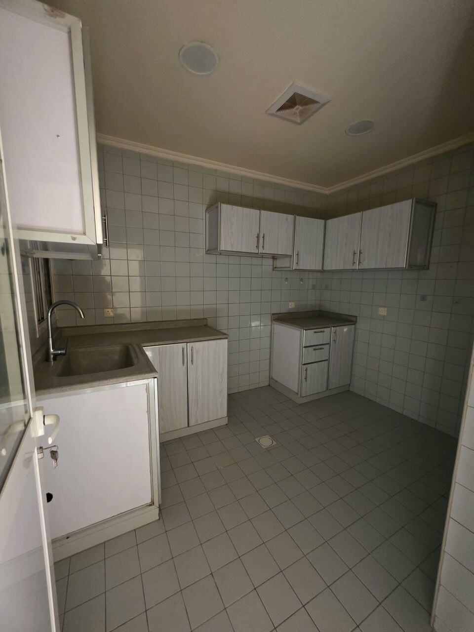 Khobar, Apartments, Flats, Houses & Villas, SAR 27600/year,  3 BR,  3 Bedrooms, A Hall, 2 Bathrooms, A Kitchen,with Air Conditioners And Elevator,available