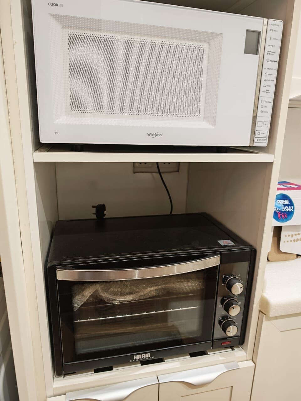 Riyadh, Household Items, SAR 600,  Used Whirlpool 30L Microwave & Electric Oven For Sale &ndash; Good Condition