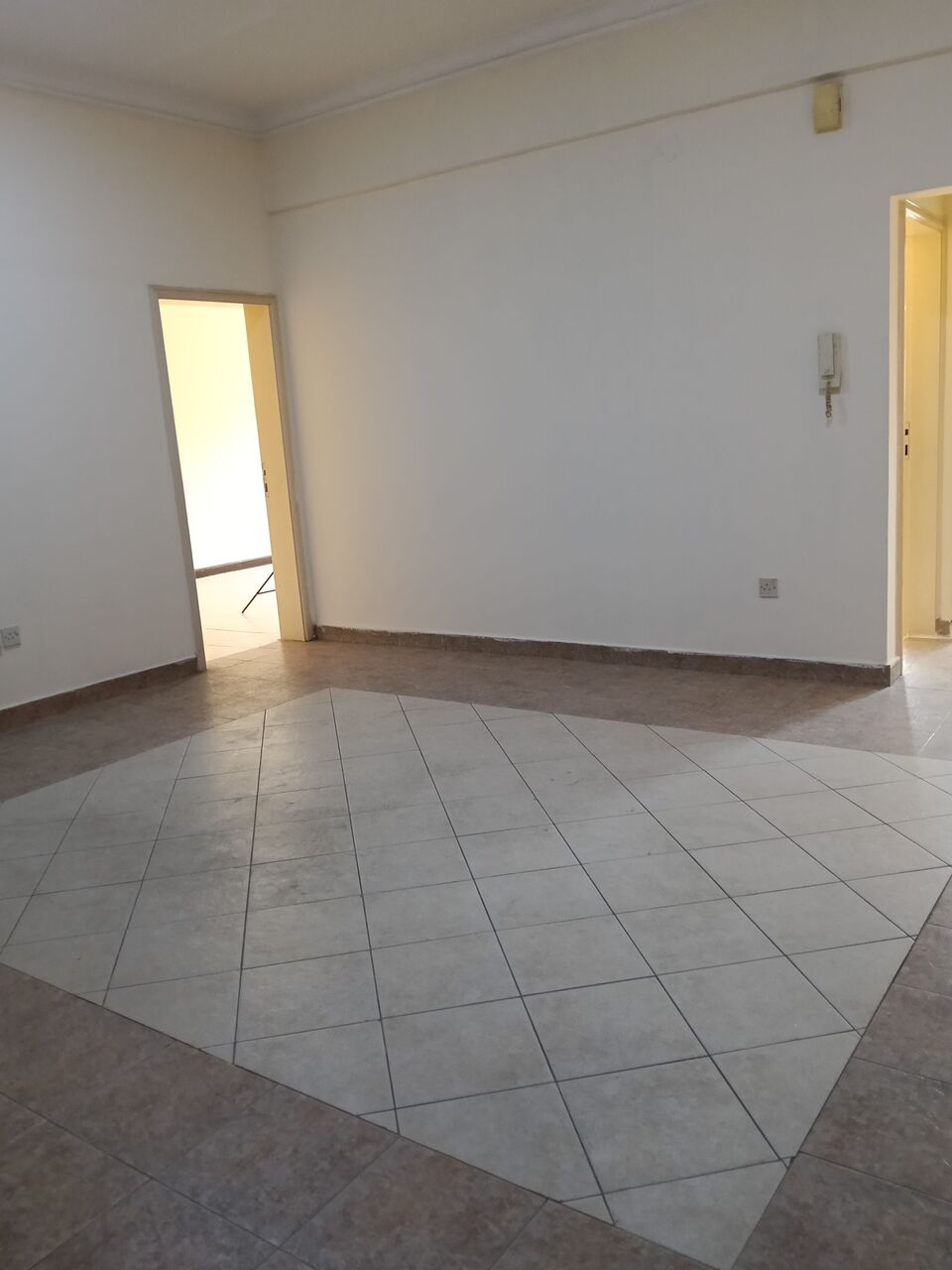 Ras Rumman, Apartments, Flats, Houses & Villas, BHD 350/month,  3 BR,  3 Bedroom Semi Furnished Flat For Rent With Ewa