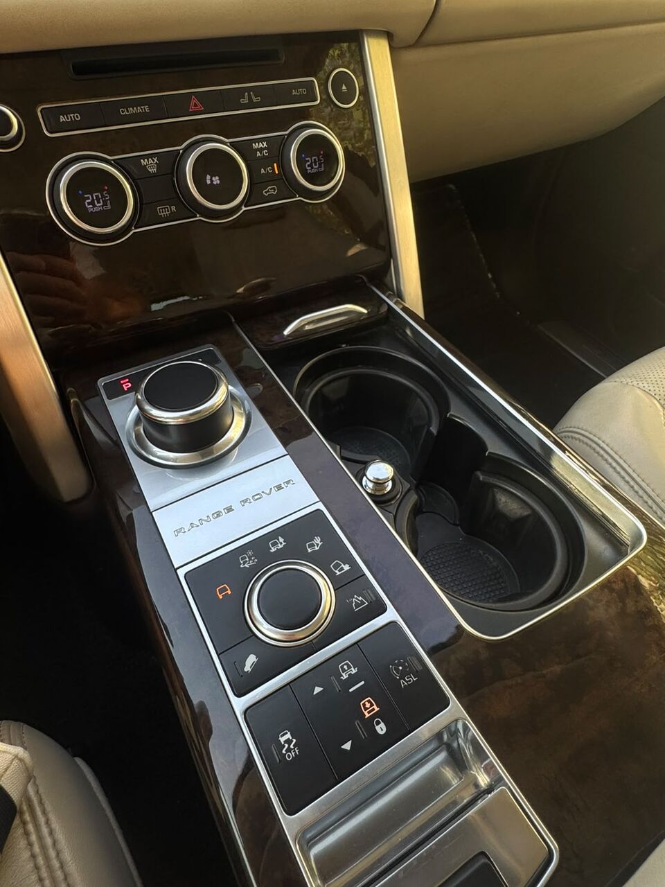 Riyadh, Vehicles, Cars & Trucks , SAR 107000,  Land Rover Range Rover VOGUE,  2016,  Automatic,  132000 KM,