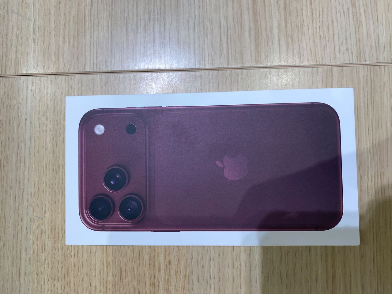 Muharraq, Mobile Phones, BHD 645,  Iphone 18 Pro Max 256 GB Burgundy Color From Sharf DG Bahrain