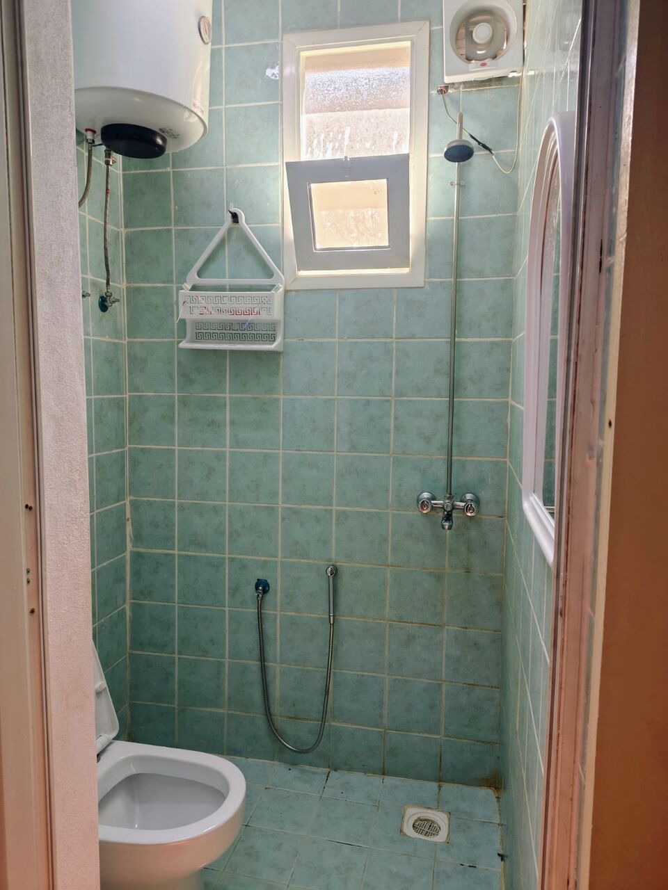 Al Batha, Housing Exchanges, SAR 1350/month,  Fully Furnished Room Available For Rent With Seprate Washroom ( Al Batha- Isara Rail )