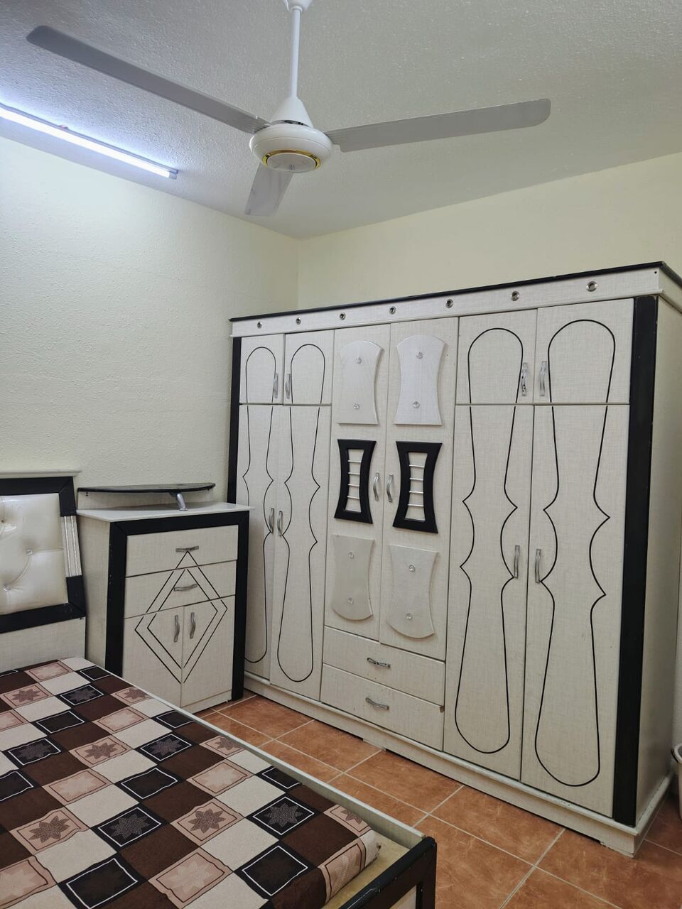 Al Batha, Housing Exchanges, SAR 1350/month,  Fully Furnished Room Available For Rent With Seprate Washroom ( Al Batha- Isara Rail )