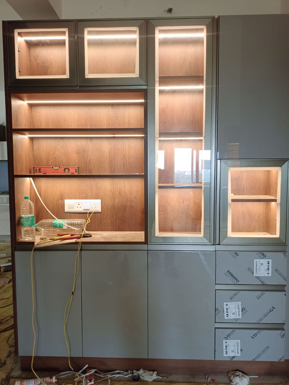 Al Amwaj, Job Seekers, Electrician