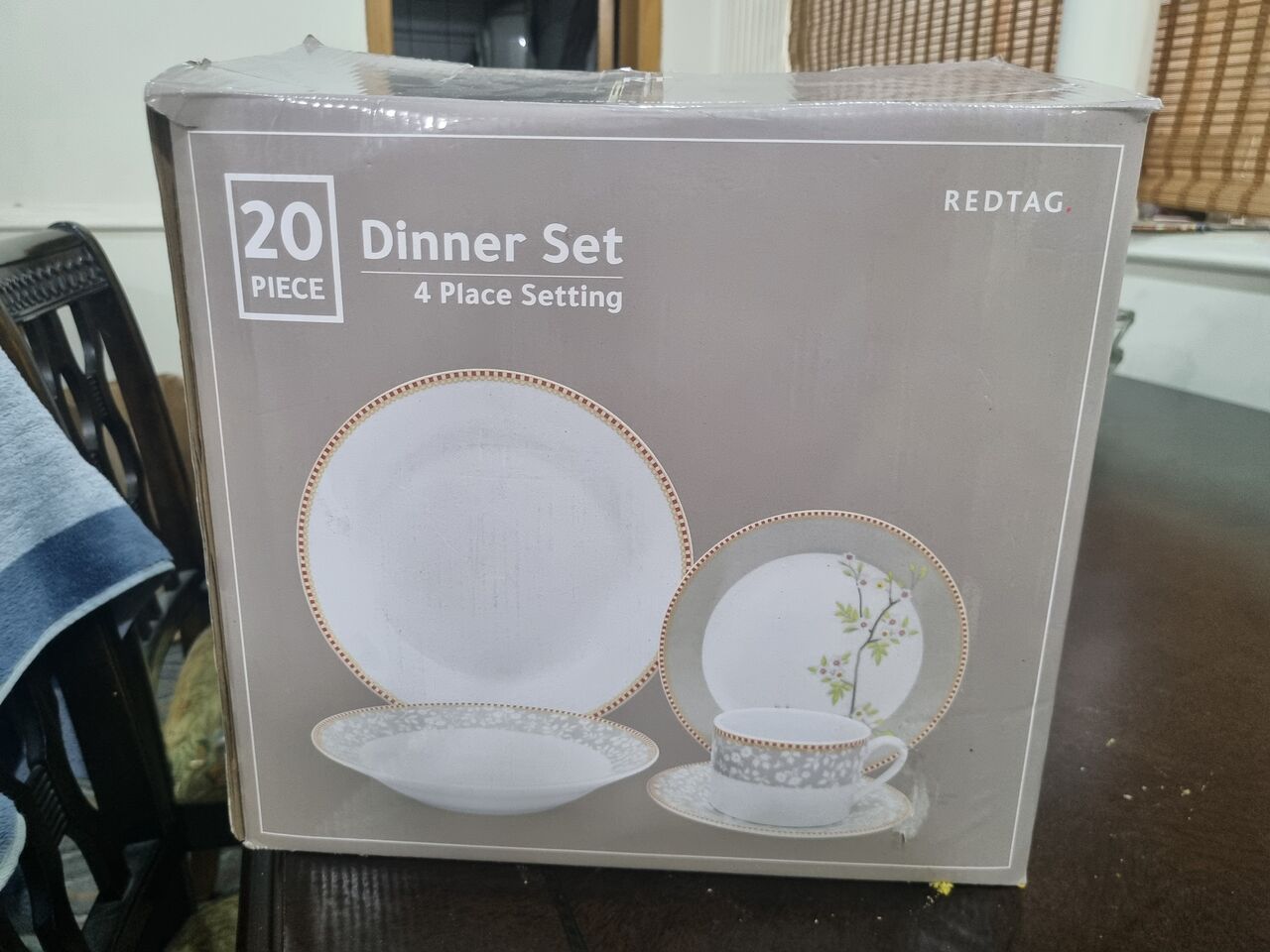 Al Rakah Al Shamaliyah, Furniture, SAR 1000,  Offering A New Bed For Sale And New Dinner Set For Sale