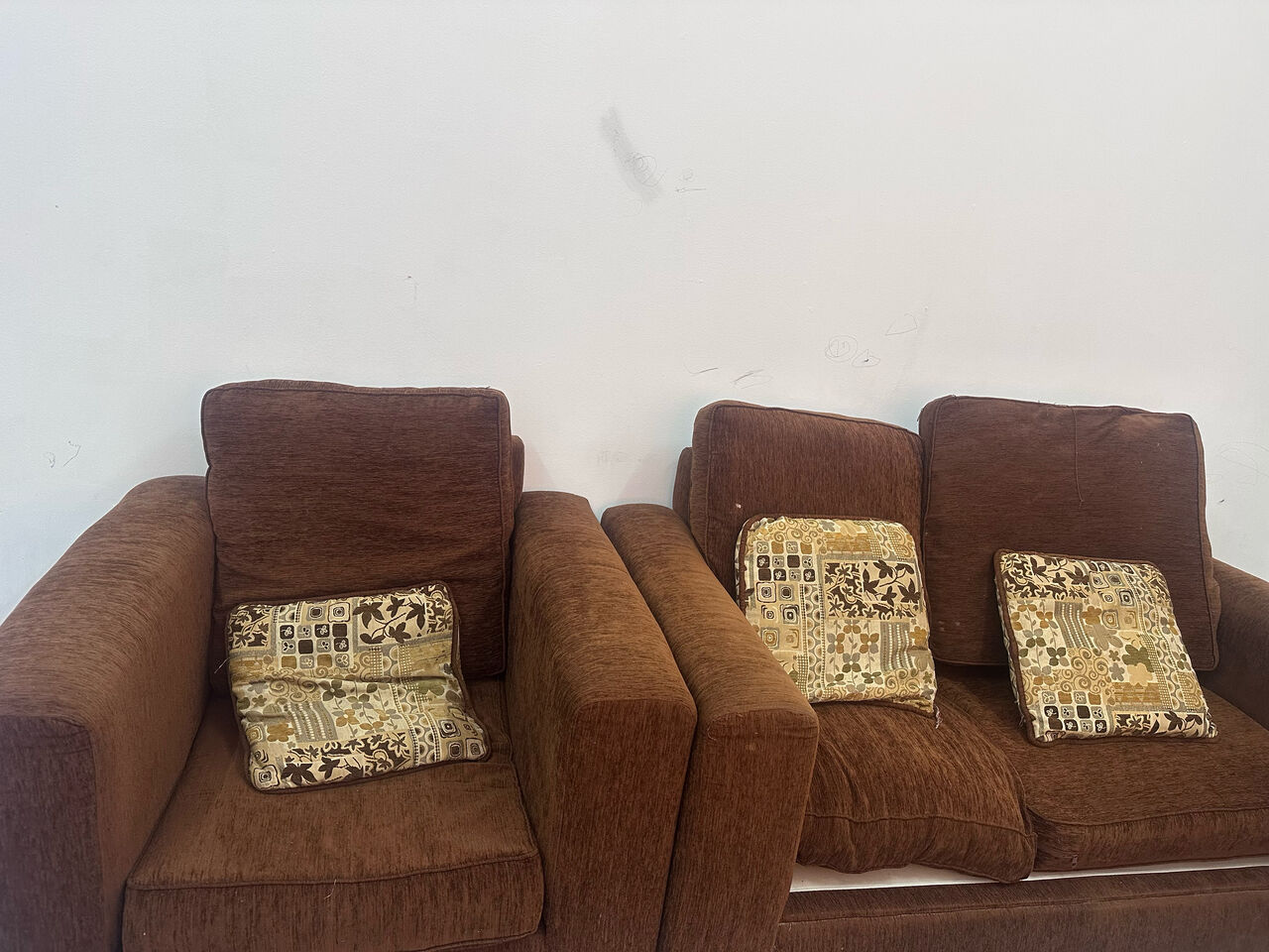 Al Adama, Furniture, SAR 750,  Used Sofa Set,Tv And Its Stand ,Table With 3 Chairs