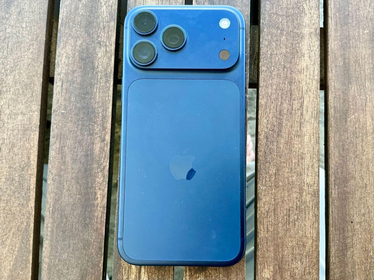 Jeddah, Mobile Phones, SAR 4150,  IPhone 17 Pro Max 256GB, Deep Blue Beast 92% Battery, Scratchless Condition. Box + 2 Pre