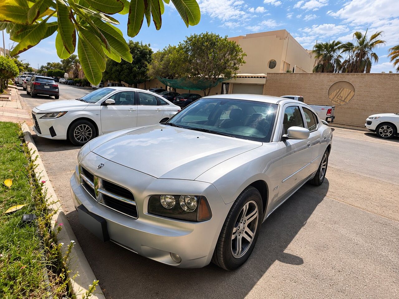 Riyadh, Vehicles, Cars & Trucks , SAR 24000,  Dodge Charger R/T,  2006,  Automatic,  307278 KM,    - 5.7 HEMI V8 - Expat Owned - Riyadh