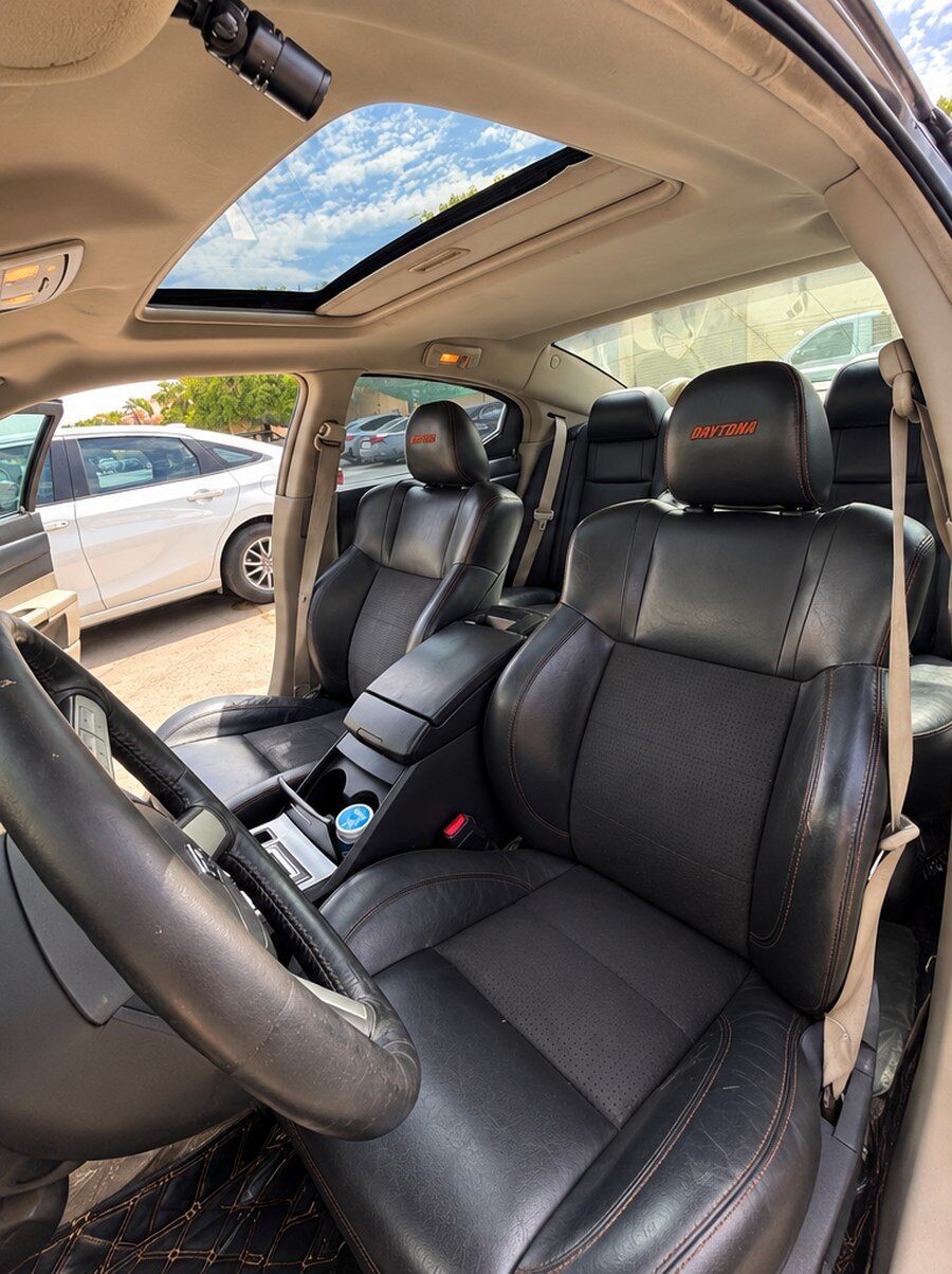 Riyadh, Vehicles, Cars & Trucks , SAR 24000,  Dodge Charger R/T,  2006,  Automatic,  307278 KM,    - 5.7 HEMI V8 - Expat Owned - Riyadh