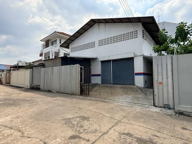 Bangkok, Villas, THB 42000,  79 Sq. Feet,  Warehouse Rental With 300 Sqm Office Ratchada Area, Huai Khwang, Sutthisan Near MRT