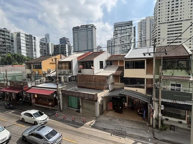 Bangkok, Villas, THB 110000,  31 Sq. Feet,  Rent A 3-storey Building 250 Sqm. Soi Sukhumvit 16 Opposite Foodland In The Heart Of