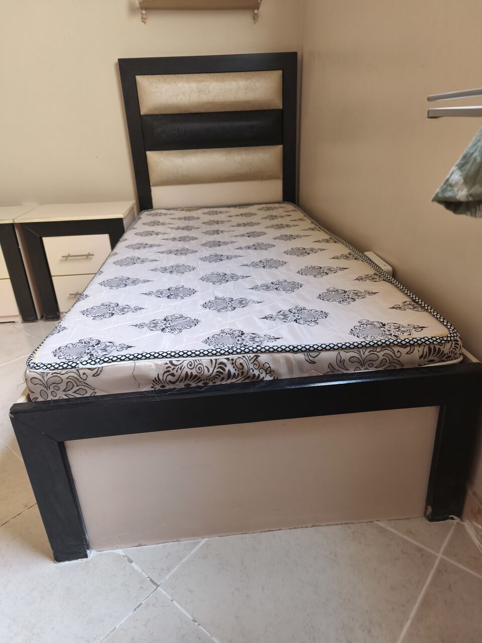 Al Fayha, Furniture, SAR 5000,  3single Beds With Mattresses,2 Side Drawers,5 Door Wardrobe, 1queen Size Bed With Mattress