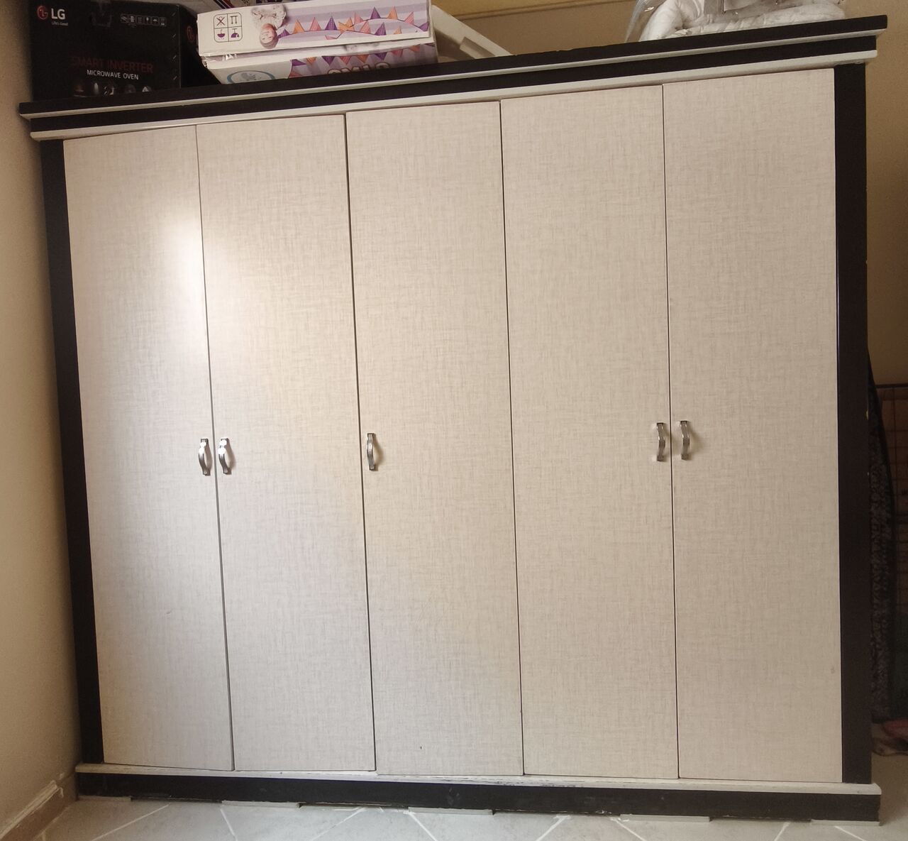 Al Fayha, Furniture, SAR 5000,  3single Beds With Mattresses,2 Side Drawers,5 Door Wardrobe, 1queen Size Bed With Mattress