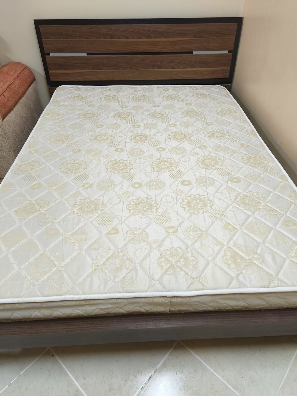Al Fayha, Furniture, SAR 5000,  3single Beds With Mattresses,2 Side Drawers,5 Door Wardrobe, 1queen Size Bed With Mattress