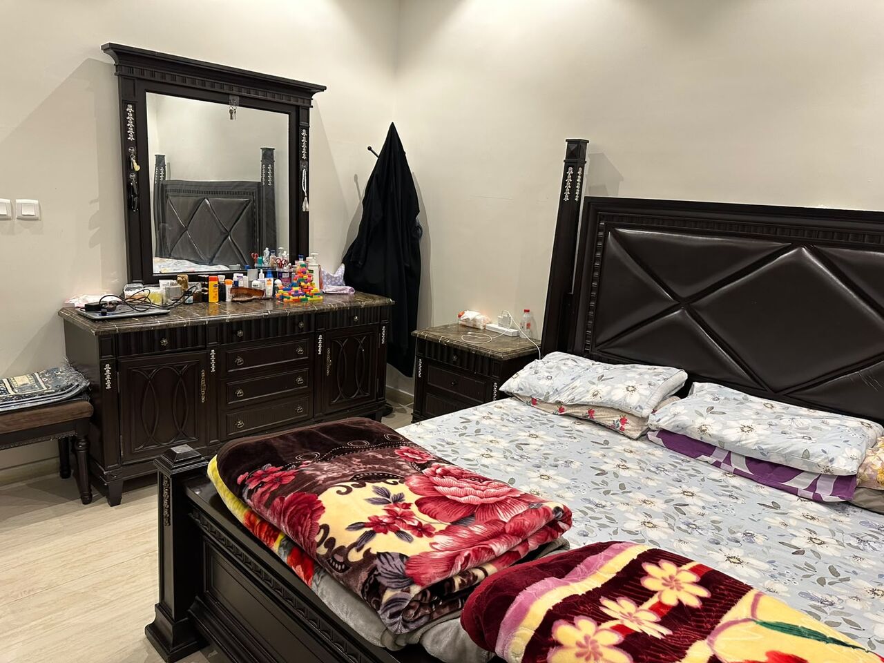 Jeddah, Furniture, SAR 2000,  Flat With Furniture For Transfer