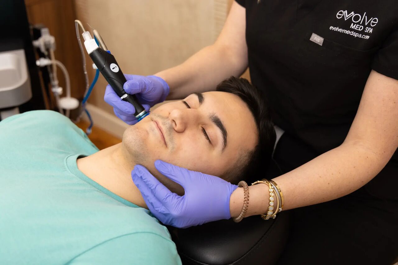 New York, Beautician, Platinum HydraFacial &ndash; Evolve Med Spa