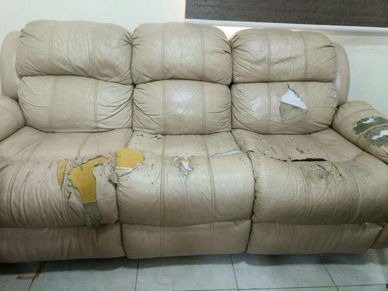 Al Batha, Furniture, SAR 200,  2 Extendable Sofa Set 6 Seats Total