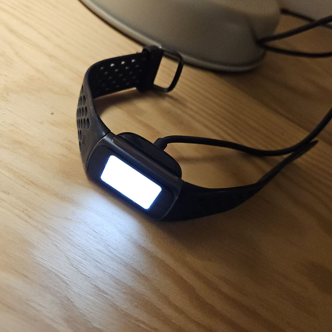 Riyadh, Free Items, Fitbit Charge 5 (display Issue)
