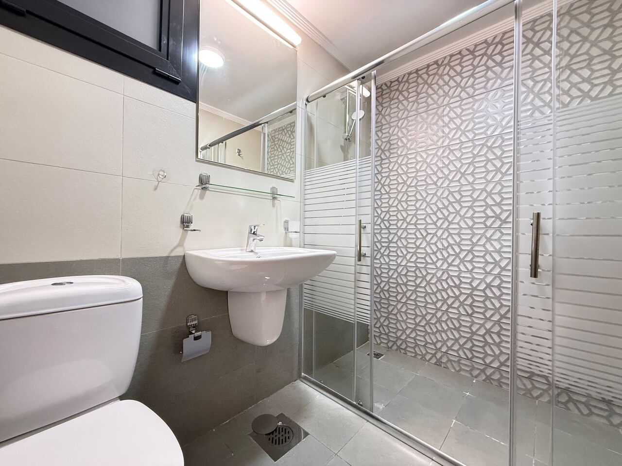 Salmiya, Apartments, Flats, Houses & Villas, KWD 1200/month,  3 BR,  Salmiya &ndash; Sea View, Three Bedroom Penthouse W/private Terrace